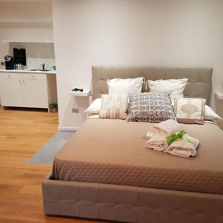 Via Roma Apartment Deluxe Salerno Buitenkant foto